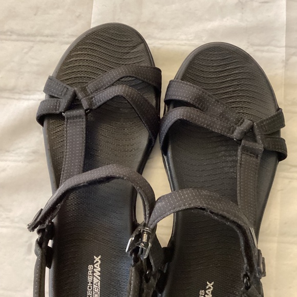 SKETCHERS GOGA MAX SANDALS ( Size: 10) PREOWNED - Picture 3 of 9